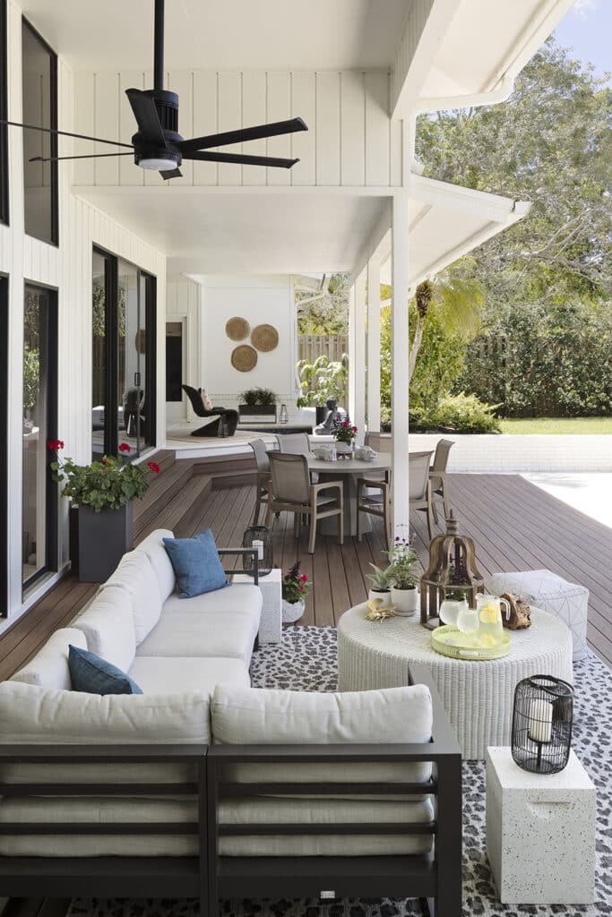 Outdoor Living Room Design in Florida